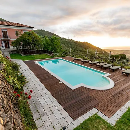 Lantgård Tecla Capri Leone