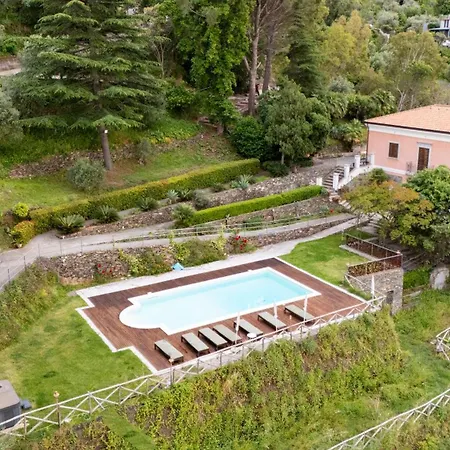 Tecla Capri Leone