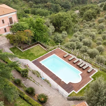Tecla Capri Leone