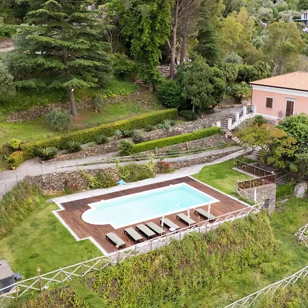 Tecla Capri Leone